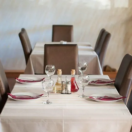Grbalj Hotel 3*